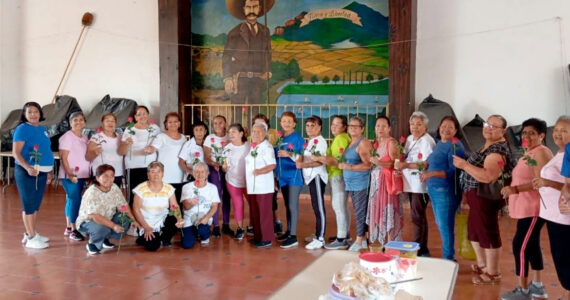 DRIM celebra el Día de las Madres con el grupo de adultos mayores "Sueños de Plata"