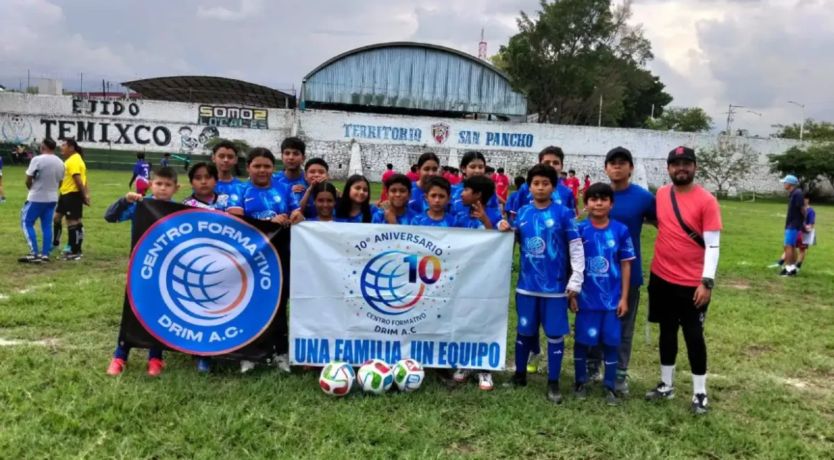 El Centro Formativo DRIM A.C. hizo su presentación oficial en el Torneo Temixco Kids 2026, destacando con su categoría 2013-2014 durante la ceremonia de inauguración en el Estadio Ejidal "Salvador Cisneros". Fieles a su filosofía formativa, los jugadores y cuerpo técnico reafirmaron su compromiso de representar los valores de honestidad, respeto y juego limpio en esta competencia.