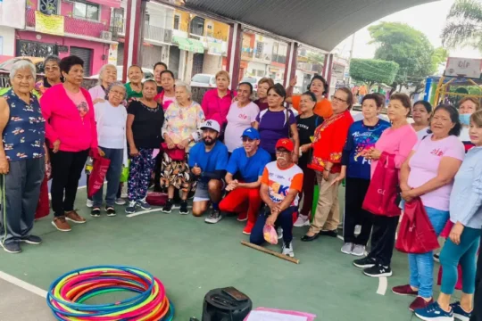 Centro Formativo DRIM recuerda su compromiso histórico con el grupo de adultos mayores Sueños de Plata en el Miércoles de Memorias